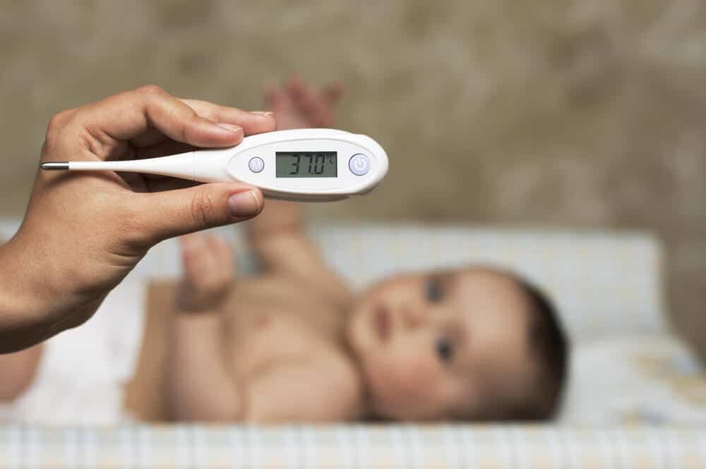 Çocuklarda ve Bebeklerde Yüksek Ateş: Nedenleri, Belirtileri ve Doğru Müdahale Yöntemleri kapak resmi