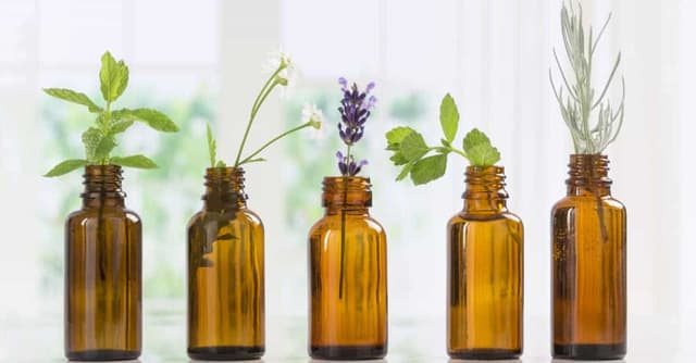 Aroma Terapi Nedir ve Doğumda Nasıl Kullanılır? image