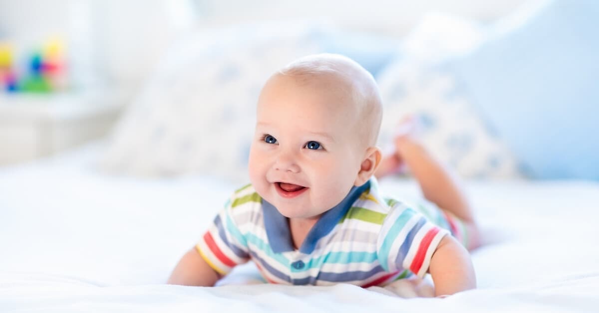 En İyi Tummy Time Oyuncakları kapak resmi